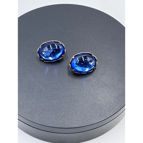 Emmons Vintage Cobalt Blue Oval Cabochon Gold Tone Scallop Clip Earrings - Picture 11 of 12